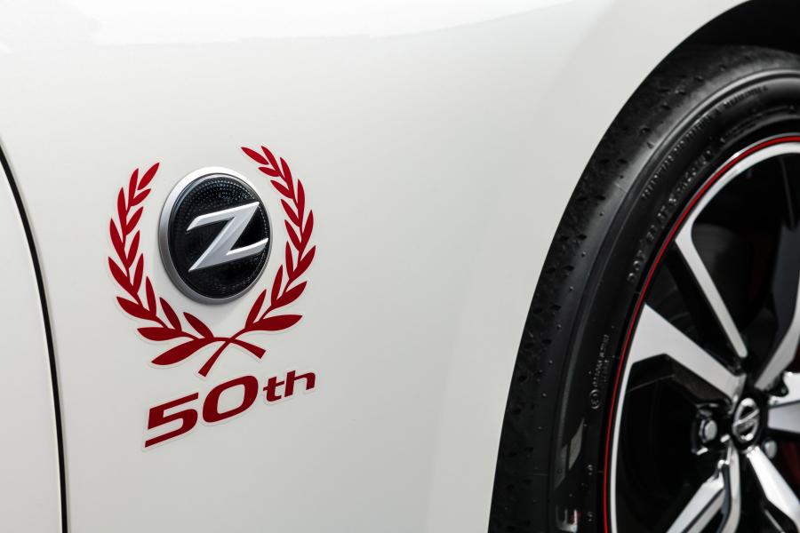 Логотип Nissan 370Z 50th Anniversary (Z34) 2019 года  (NA) (фото 26 из 29)